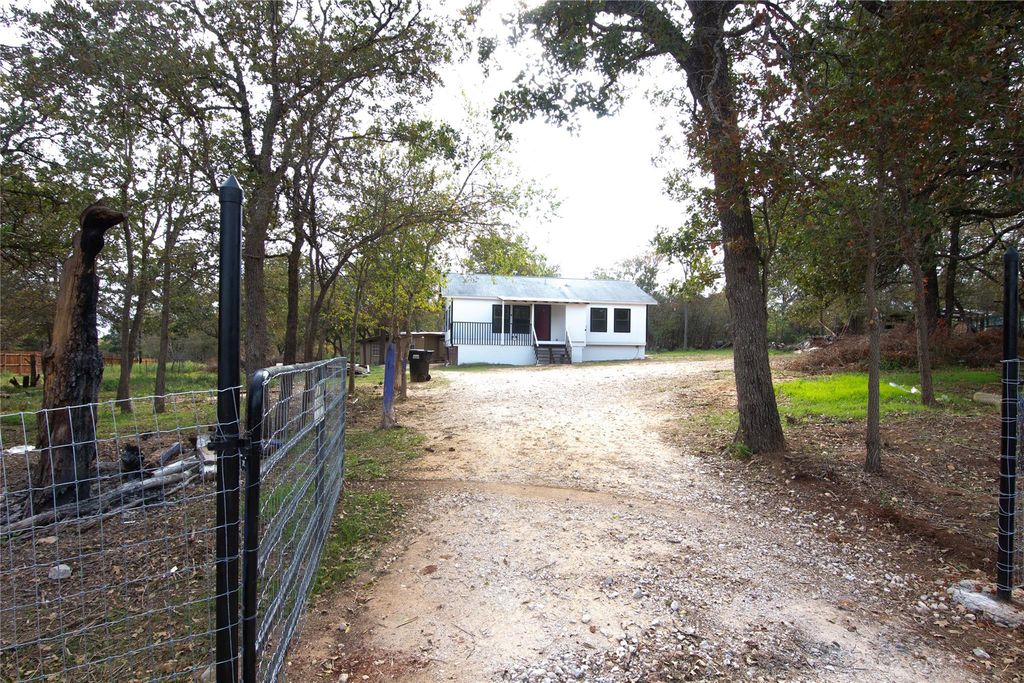 125 Turkey RUN, Cedar Creek, TX 78612