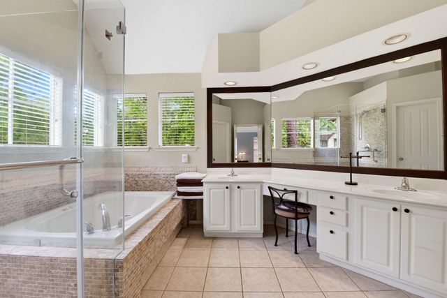 38 Dovewing Place, The Woodlands, TX 77382