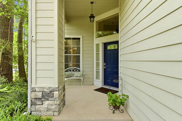 38 Dovewing Place, The Woodlands, TX 77382