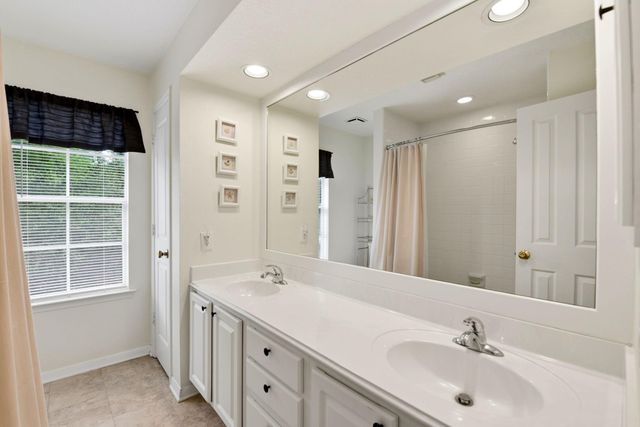 38 Dovewing Place, The Woodlands, TX 77382