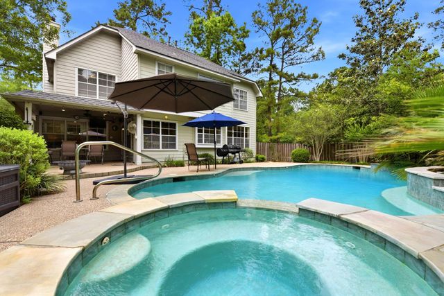 38 Dovewing Place, The Woodlands, TX 77382