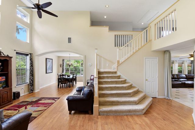 38 Dovewing Place, The Woodlands, TX 77382