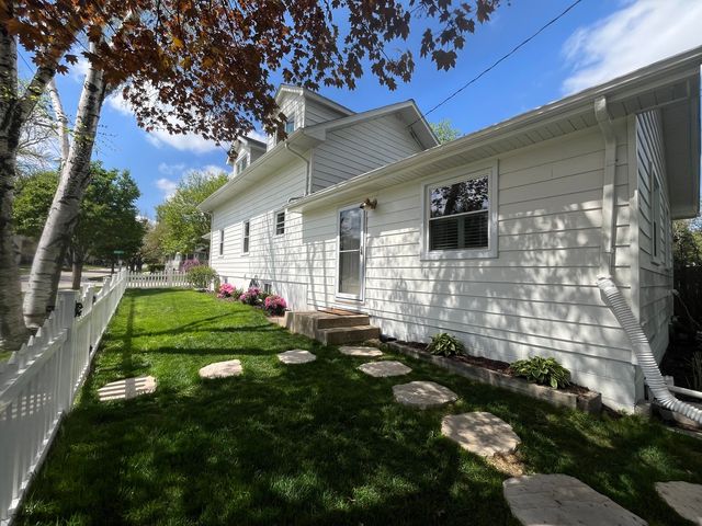701 Edison Street, Geneva, IL 60134