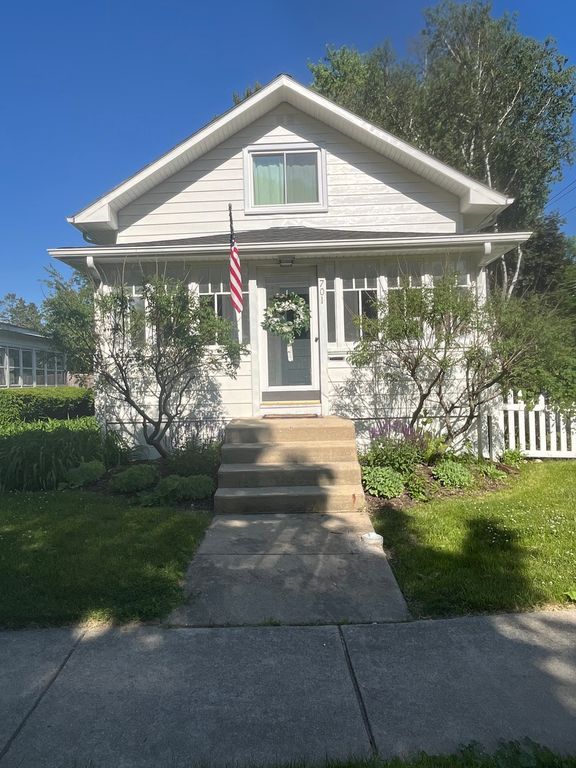 701 Edison Street, Geneva, IL 60134