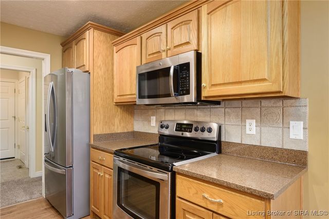 2008 Autumn Ridge Drive, Sellersburg, IN 47172