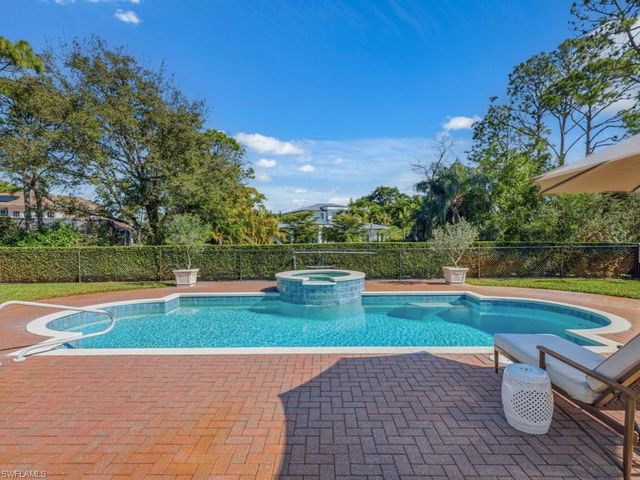 506 Ridge DR, Naples, FL 34108