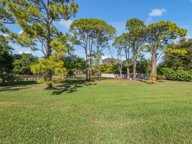 506 Ridge DR, Naples, FL 34108