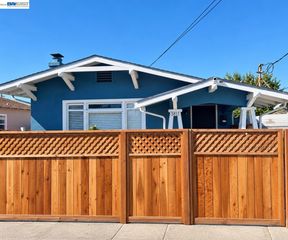 5817 Seminary Ct., Oakland, CA 94605