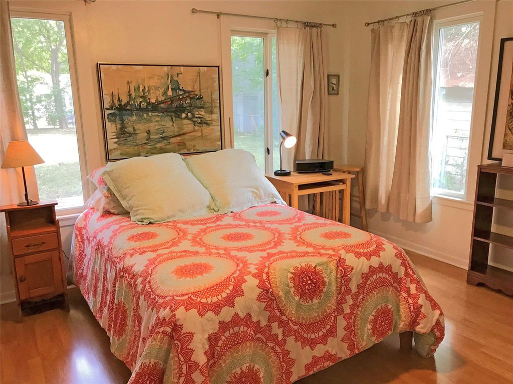 1002 E 44th ST, Austin, TX 78751