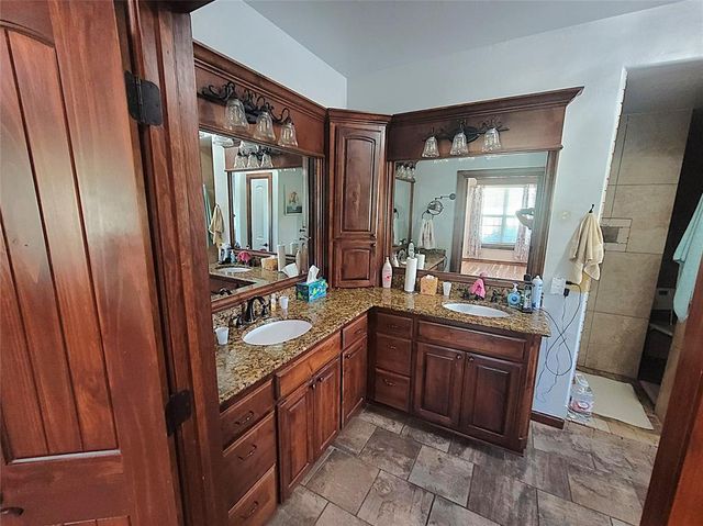 8319 Shadow Lake Drive, Blanchard, OK 73010