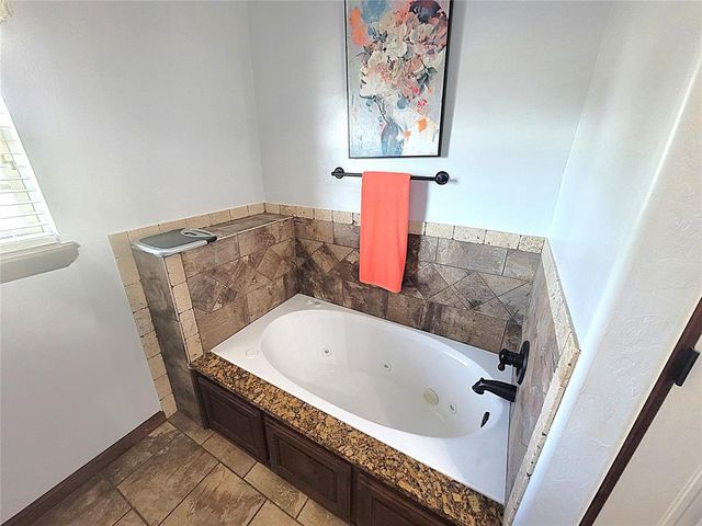 8319 Shadow Lake Drive, Blanchard, OK 73010