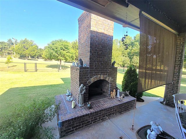 8319 Shadow Lake Drive, Blanchard, OK 73010