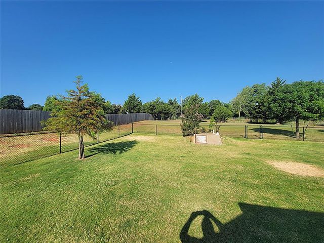 8319 Shadow Lake Drive, Blanchard, OK 73010
