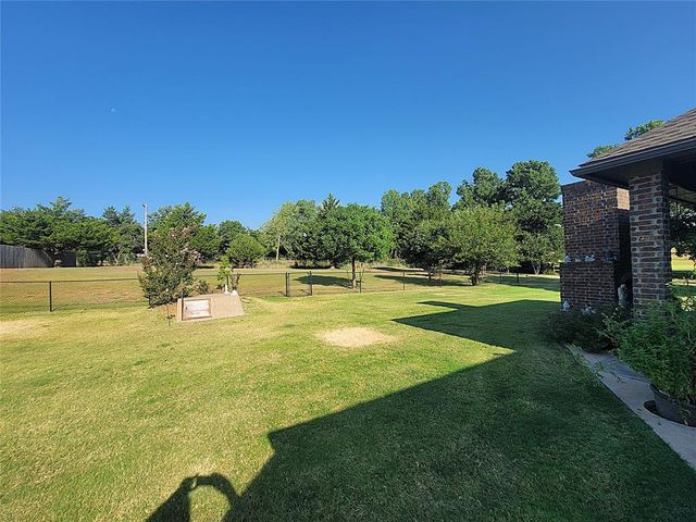 8319 Shadow Lake Drive, Blanchard, OK 73010