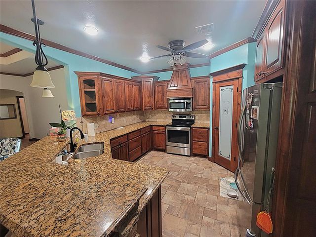 8319 Shadow Lake Drive, Blanchard, OK 73010