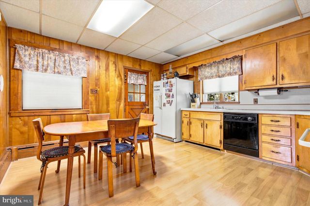 2206 LENHART RD, Colmar, PA 18915