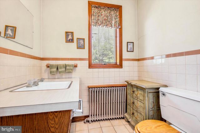 2206 LENHART RD, Colmar, PA 18915