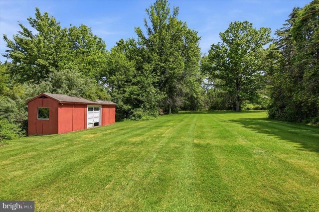 2206 LENHART RD, Colmar, PA 18915