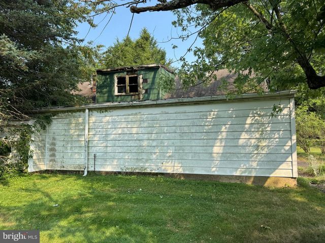 2206 LENHART RD, Colmar, PA 18915