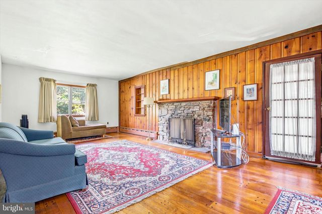 2206 LENHART RD, Colmar, PA 18915