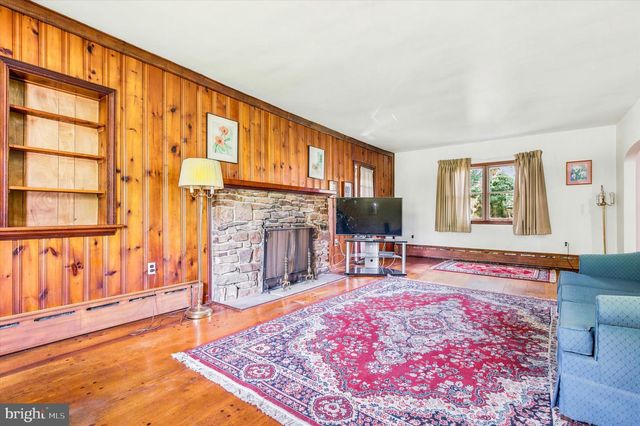 2206 LENHART RD, Colmar, PA 18915
