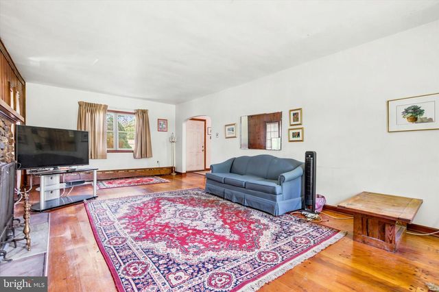 2206 LENHART RD, Colmar, PA 18915