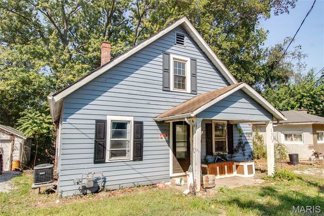 2020 Country Club Drive, Alton, IL 62002