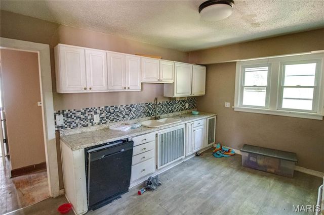 2020 Country Club Drive, Alton, IL 62002