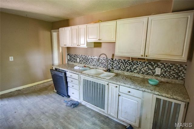 2020 Country Club Drive, Alton, IL 62002