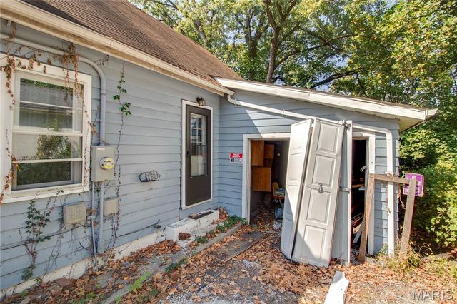 2020 Country Club Drive, Alton, IL 62002
