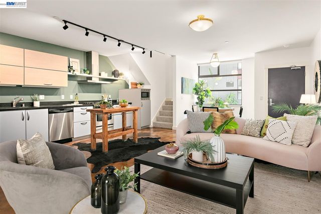 6501 San Pablo Ave 208, Oakland, CA 94608