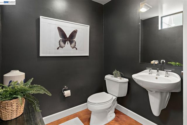 6501 San Pablo Ave 208, Oakland, CA 94608