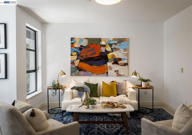 6501 San Pablo Ave 208, Oakland, CA 94608