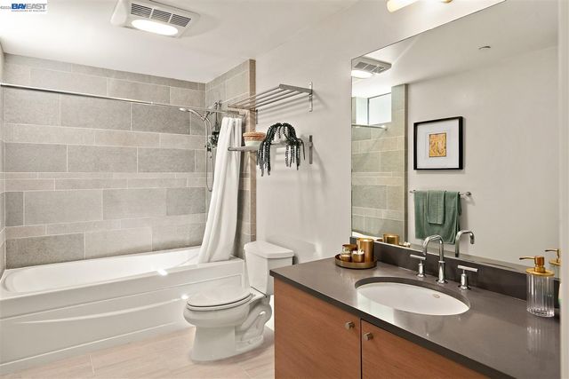 6501 San Pablo Ave 208, Oakland, CA 94608