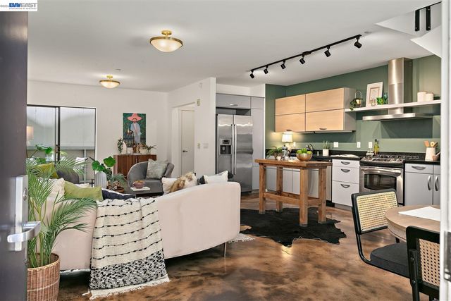 6501 San Pablo Ave 208, Oakland, CA 94608