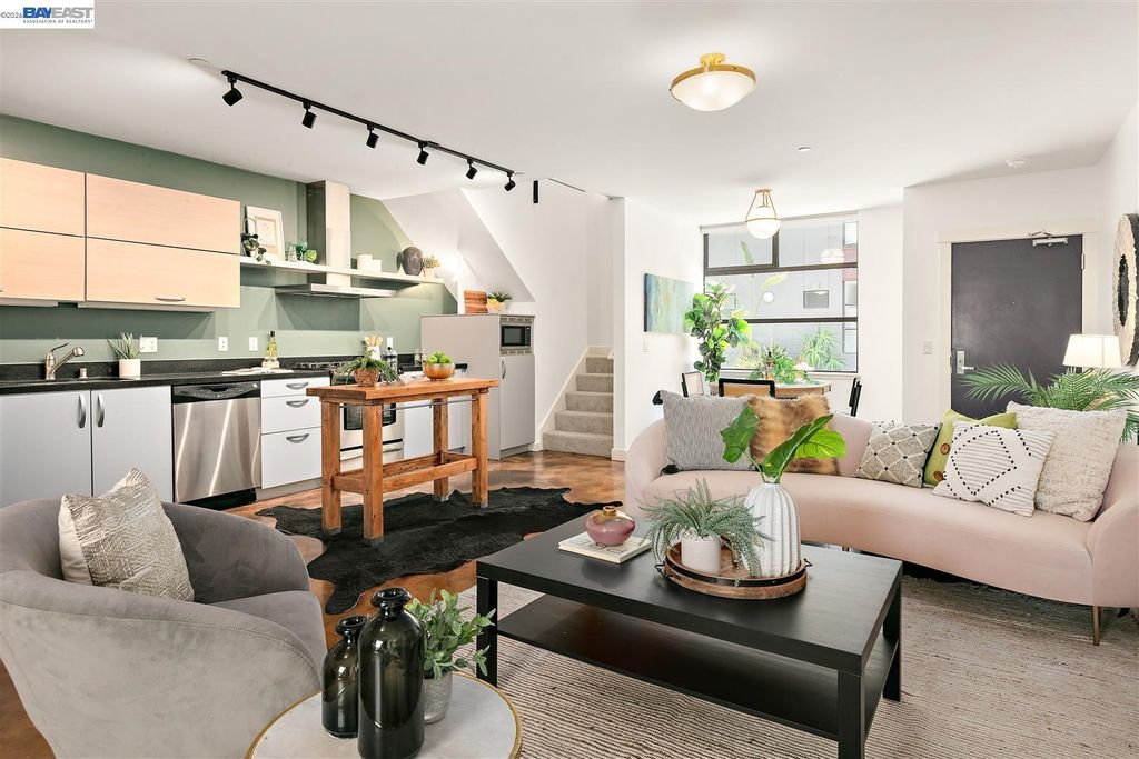 6501 San Pablo Ave 208, Oakland, CA 94608