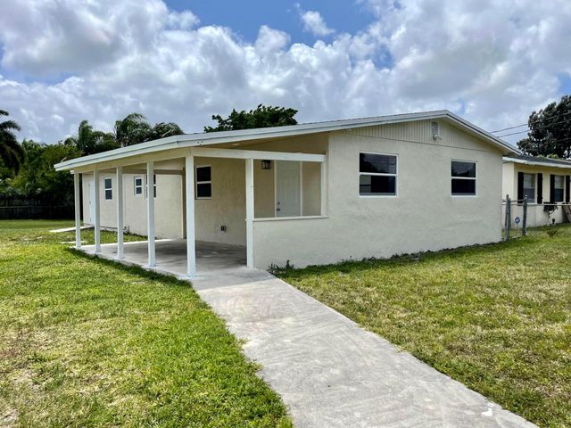 4790 Alberta Avenue, West Palm Beach, FL 33417