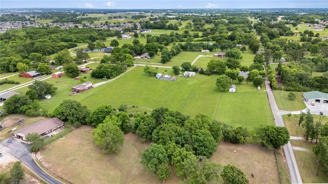 416 S Zion Street, Lowell, AR 72745