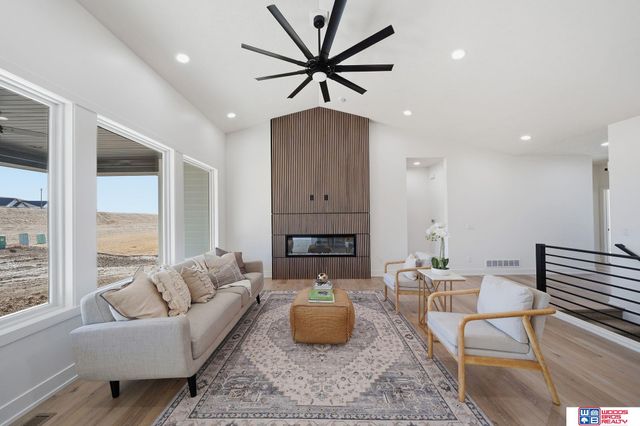 9350 S 86th Street, Lincoln, NE 68526