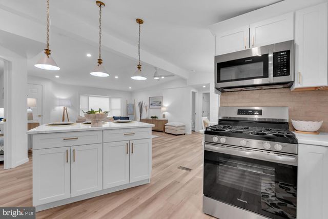 15 KIMBERLY DR, Barnegat, NJ 08005