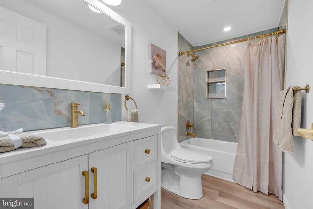 15 KIMBERLY DR, Barnegat, NJ 08005