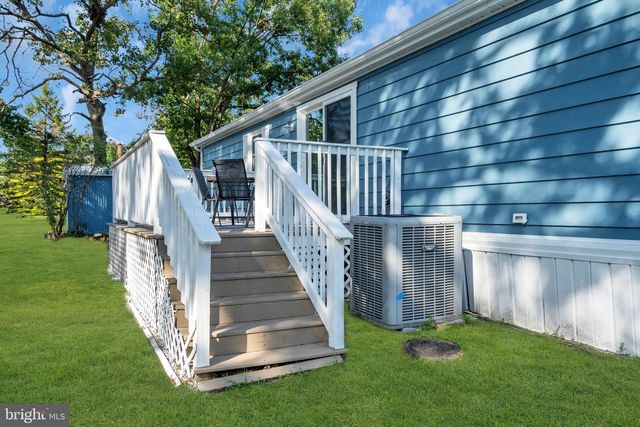 15 KIMBERLY DR, Barnegat, NJ 08005