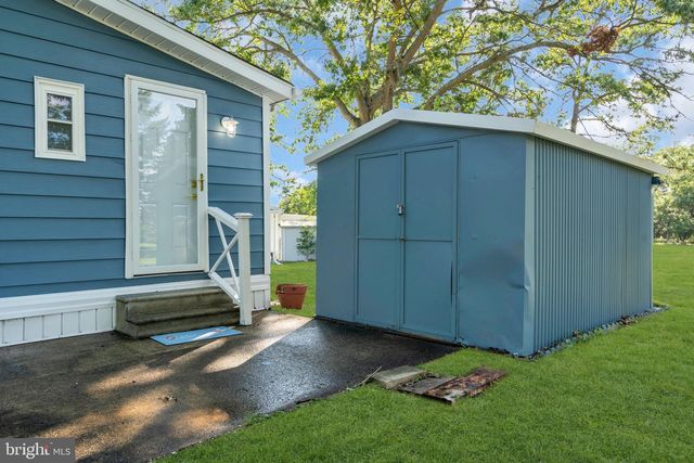 15 KIMBERLY DR, Barnegat, NJ 08005