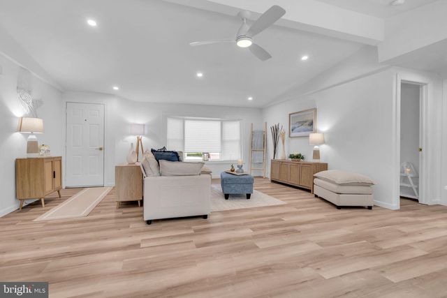 15 KIMBERLY DR, Barnegat, NJ 08005