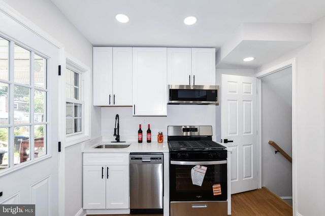 334 NICHOLSON ST NE, Washington, DC 20011