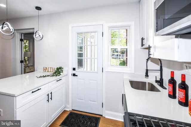 334 NICHOLSON ST NE, Washington, DC 20011