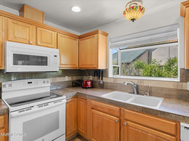 762 Divot Drive, Fernley, NV 89408