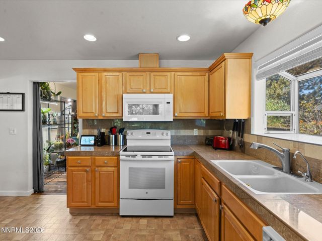 762 Divot Drive, Fernley, NV 89408
