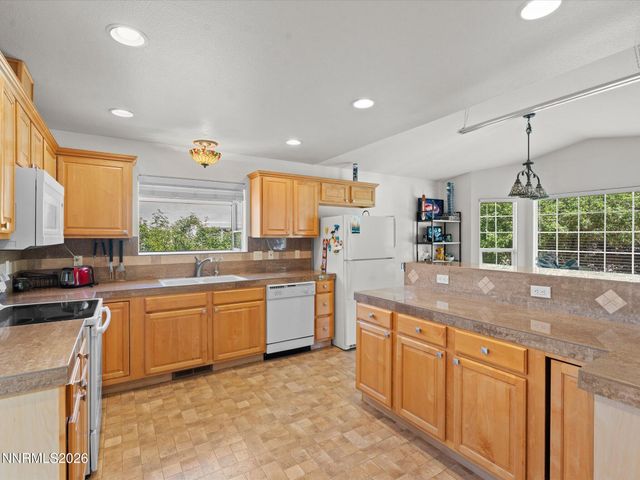 762 Divot Drive, Fernley, NV 89408