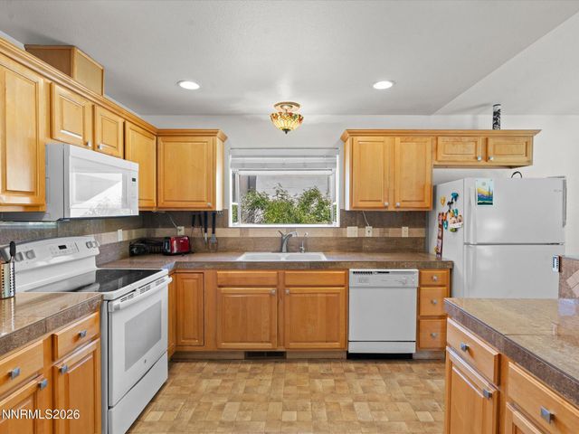 762 Divot Drive, Fernley, NV 89408